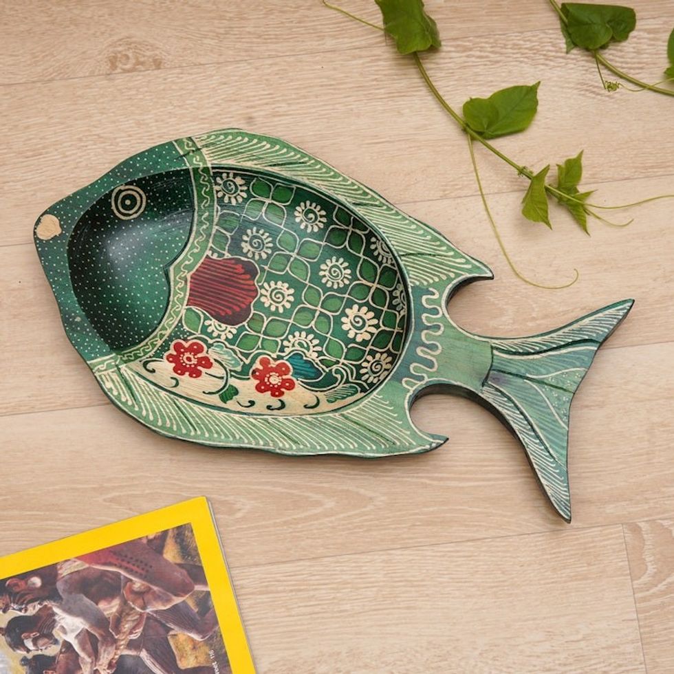Batik Fish-Shaped Green and Red Pule Wood Decorative Plate 'Truntum Ocean'