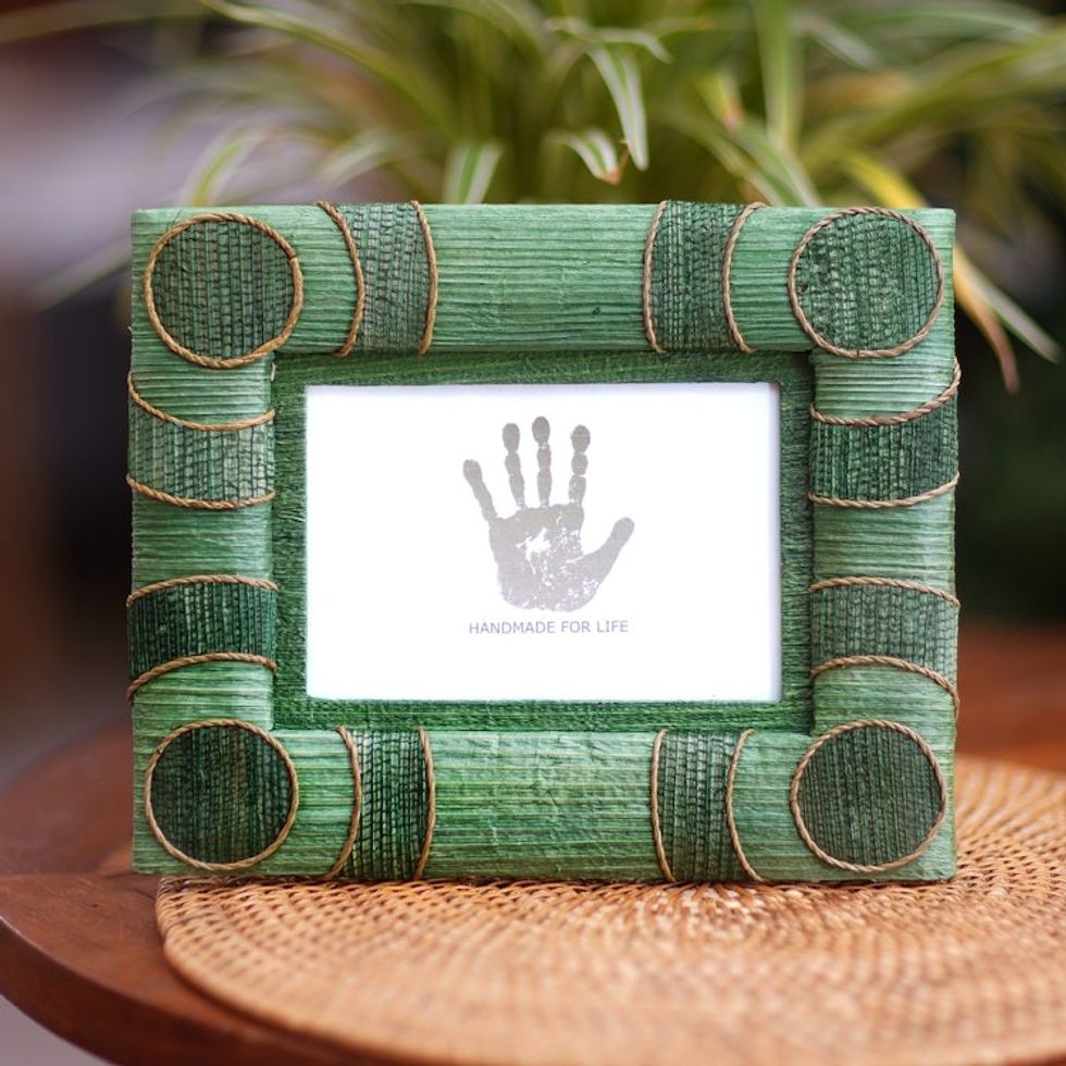 3x5 Natural Fiber Photo Frame in Green from Indonesia 'Circle of Memories in Green'