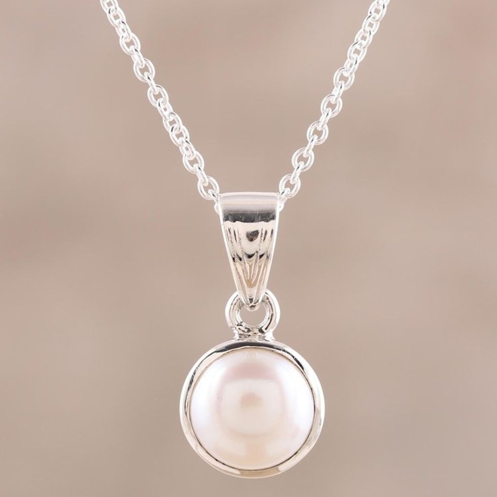 Round Cultured Pearl Pendant Necklace from India 'Elegant Bliss'