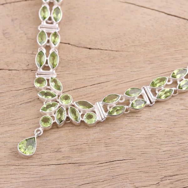 Alternate image for Peridot Pendant Necklace with 17 Carats of Gemstones Evening in Delhi