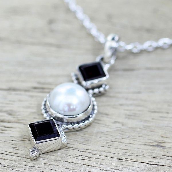 Alternate image for Garnet and Cultured Pearl Pendant Necklace from India Red Guardians