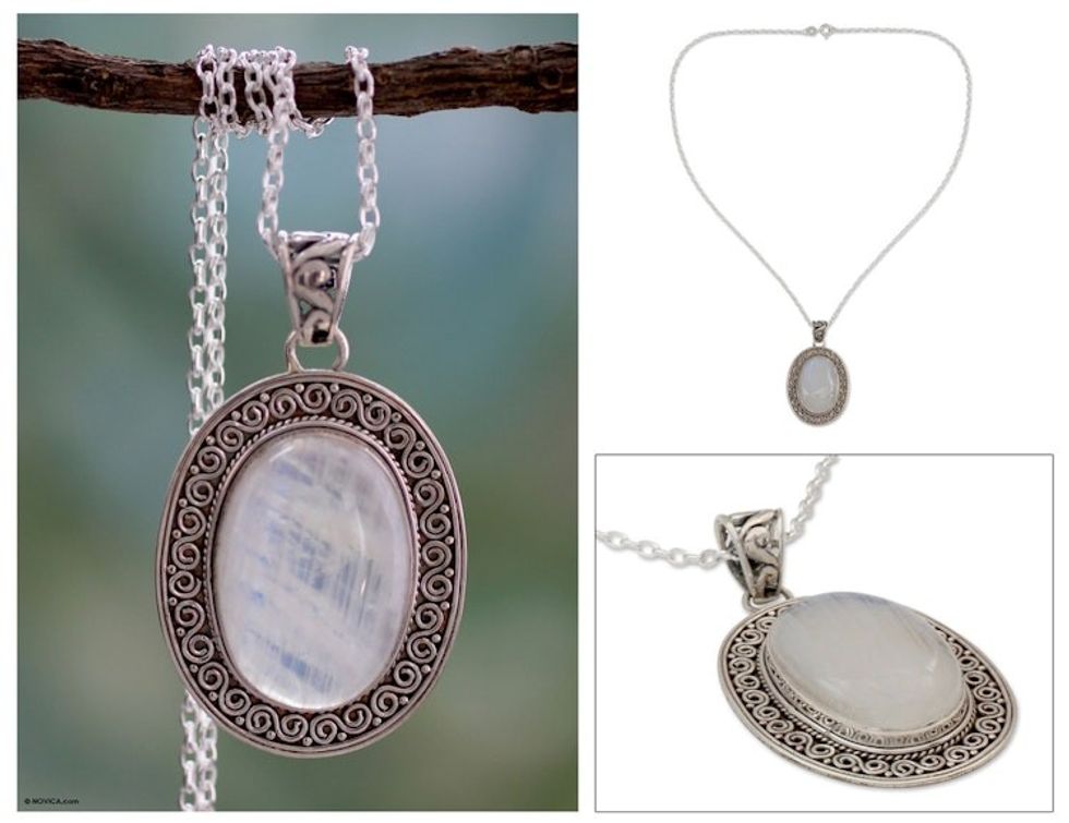 Artisan Jewelry Moonstone and Sterling Silver Necklace 'Dancing Moonlight'
