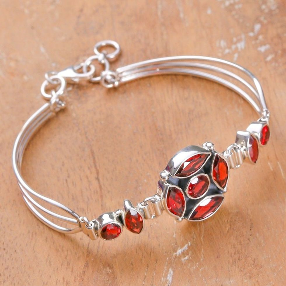 Polished and Oxidized Seven-Carat Garnet Pendant Bracelet 'Essence of Passion'