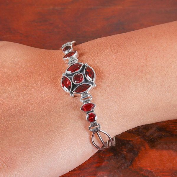 Alternate image for Polished and Oxidized Seven-Carat Garnet Pendant Bracelet Essence of Passion