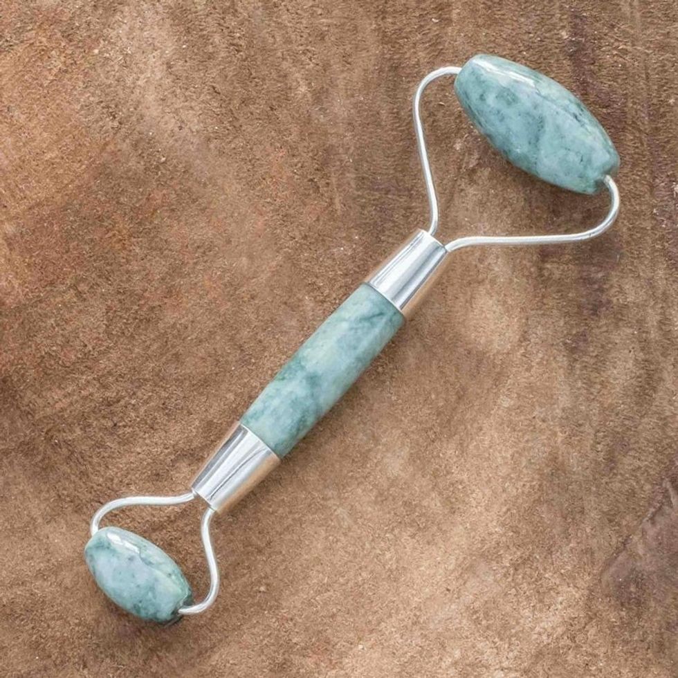 Light Green Jade Roller 'Beauty Enhanced'
