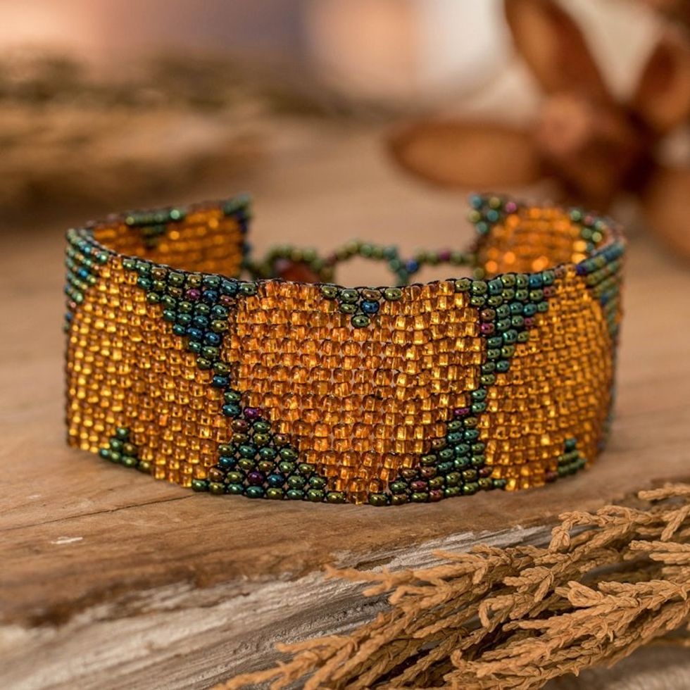 Handcrafted Adjustable Beaded Bracelet with Heart Patterns 'Golden Empress of Love'