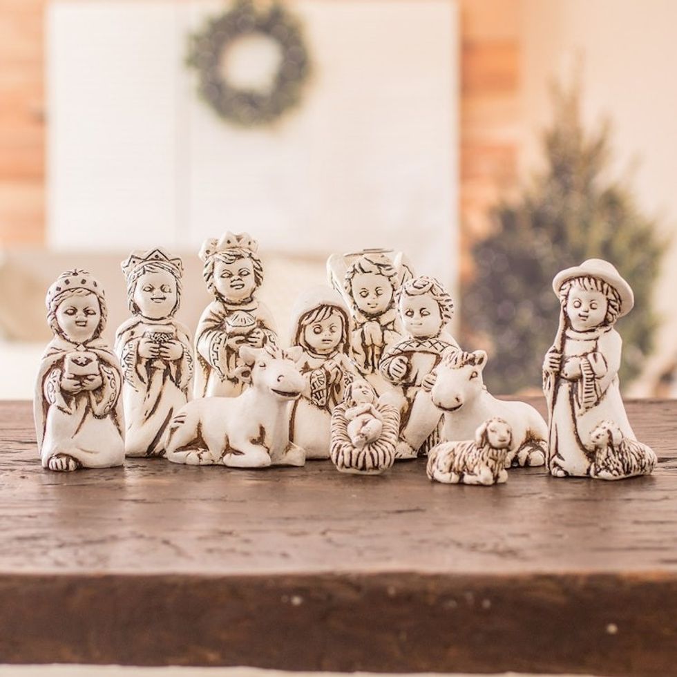 Antique Style White Ceramic Nativity Scene 11 Pieces 'Antique El Salvador Bethlehem'