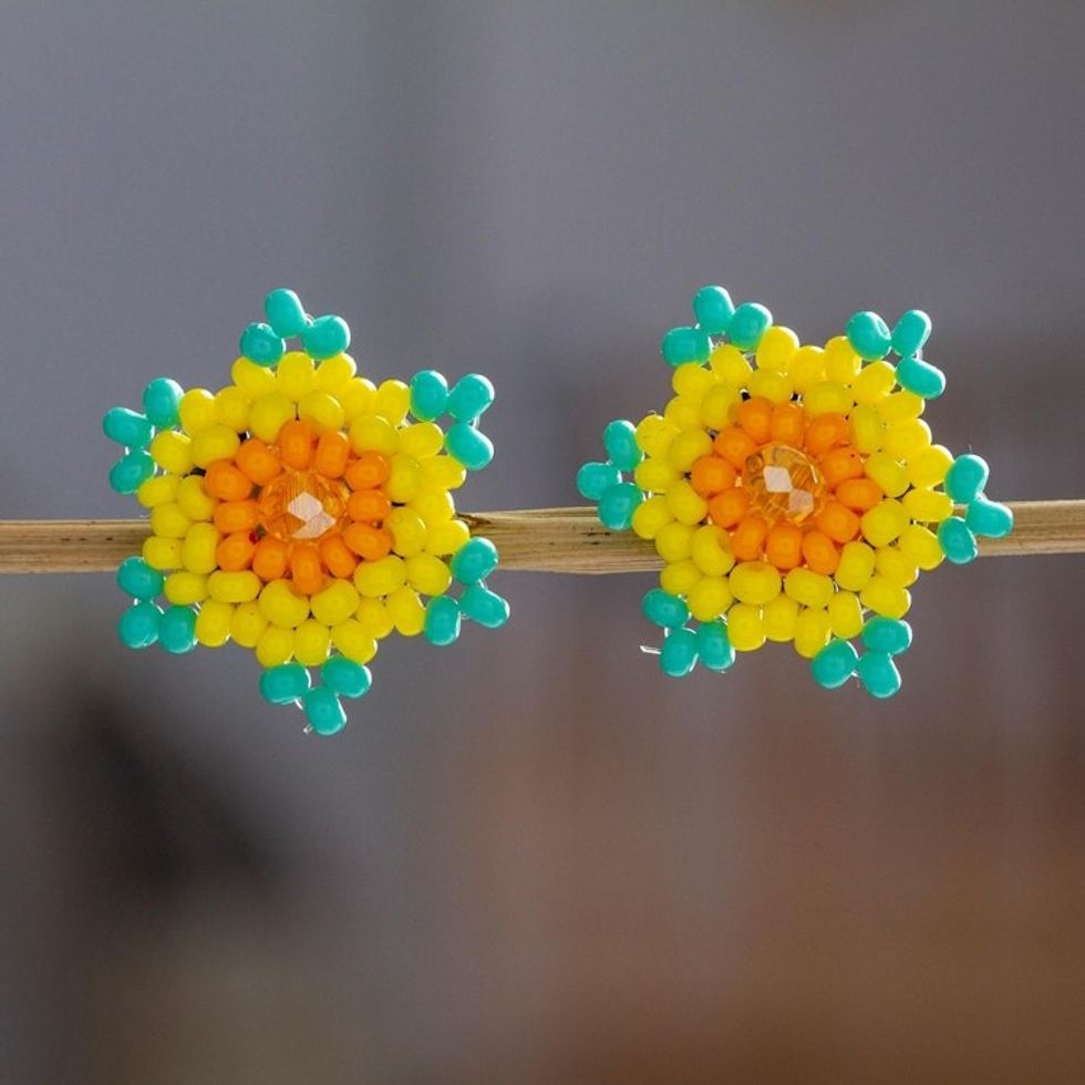 Mexican Handcrafted Star-shaped Beaded Button Earrings 'Aqua Yellow Star'