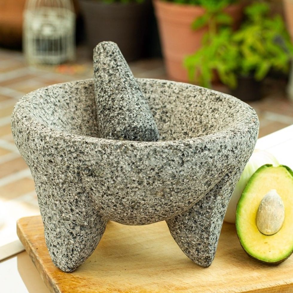 Traditional Basalt Molcajete from Mexico 9 inch 'Grand Tradition'