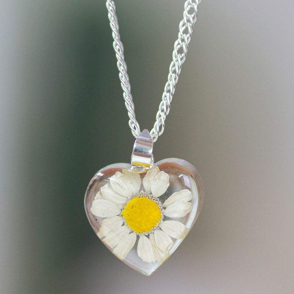 Heart-Shaped Natural Daisy Pendant Necklace from Mexico 'Daisy Heart'