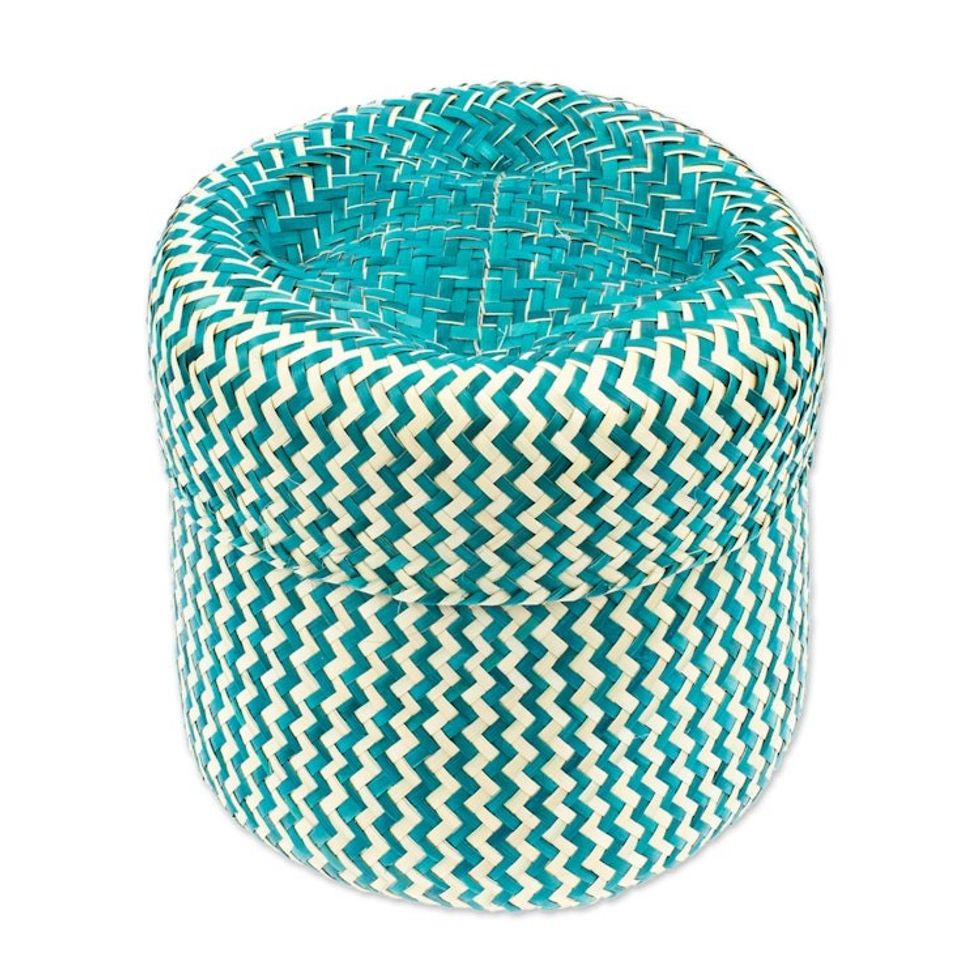 Green Basket with Lid Hand-Woven from Palm Fiber in Mexico 'Tiger in Green'
