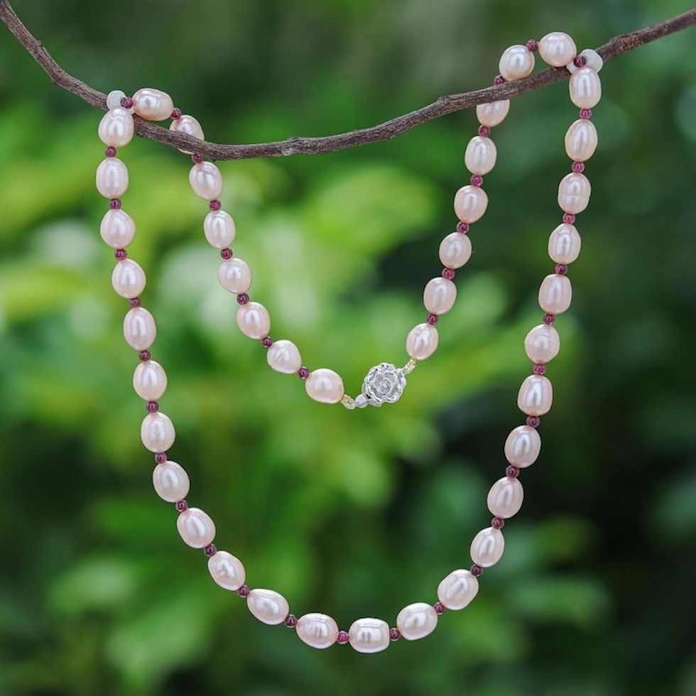 Pearl and garnet strand necklace 'Sea of Love'