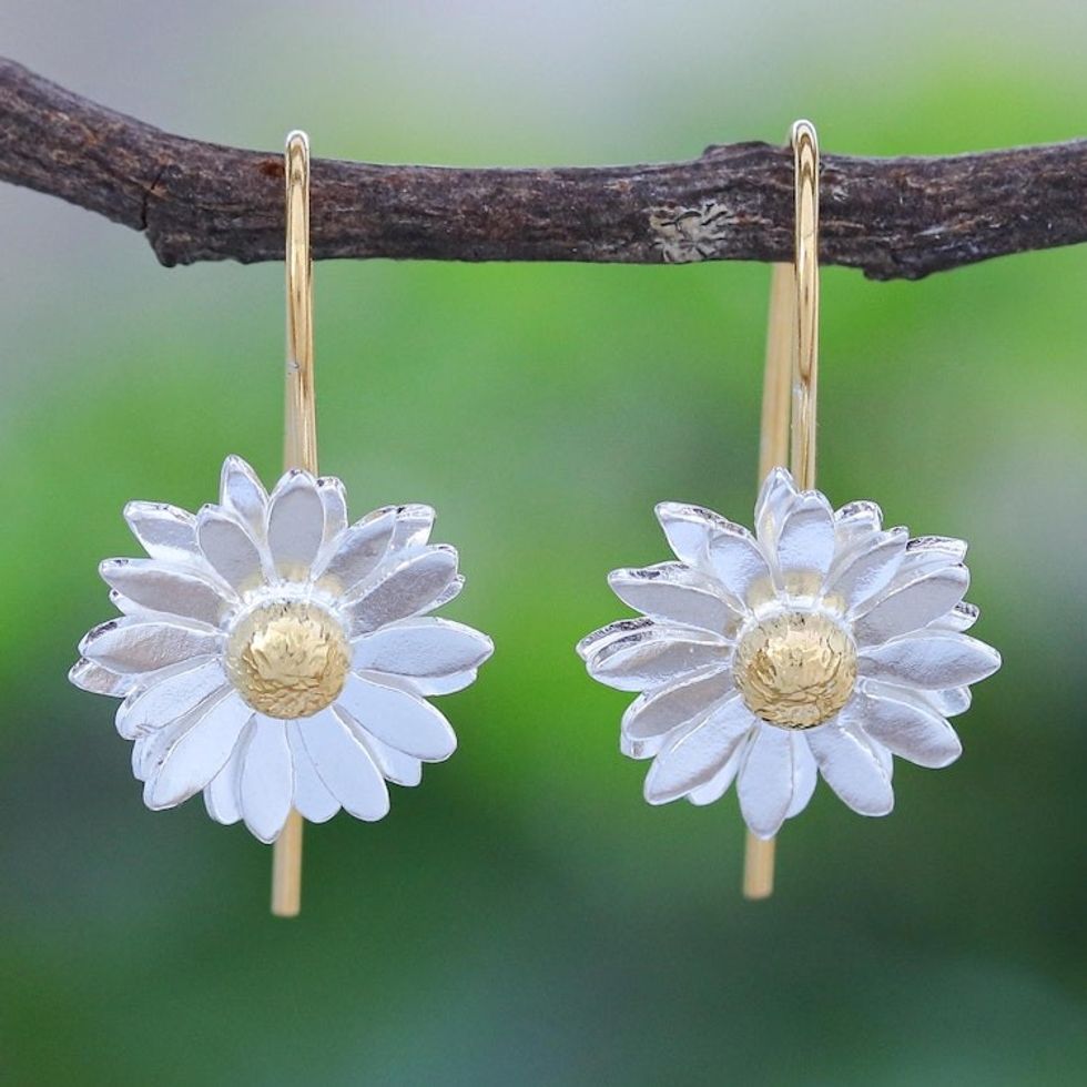 Gold-Accented Drop Earrings with Floral Motif 'Midsummer Daisy'