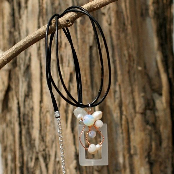 Alternate image for Pearl and Agate Pendant Necklace Balloons