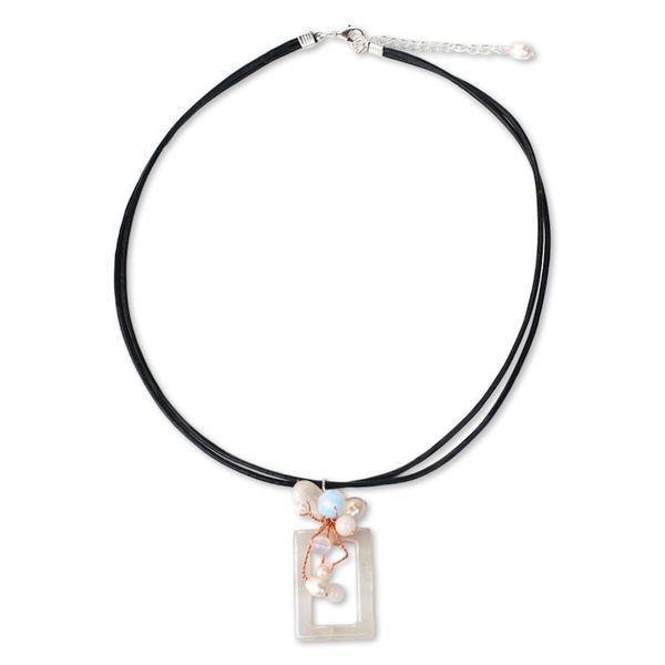 Alternate image for Pearl and Agate Pendant Necklace Balloons