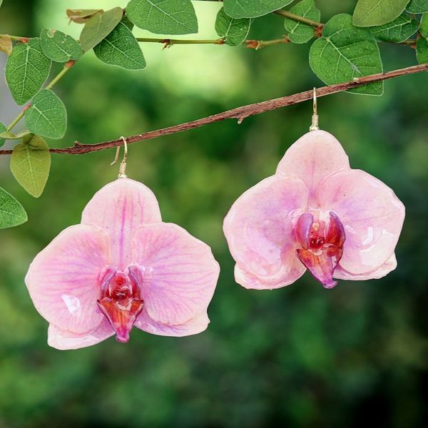 Alternate image for Thai-Made Spring-Themed Pink Orchid Resin Dangle Earrings Primaveral Fantasy