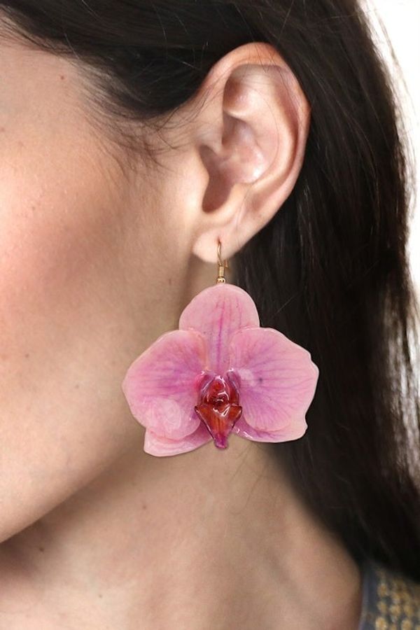 Alternate image for Thai-Made Spring-Themed Pink Orchid Resin Dangle Earrings Primaveral Fantasy