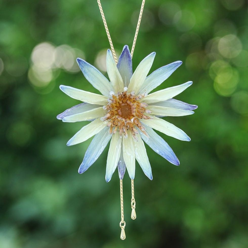 Natural Water Lily Lariat Necklace with Gold-Plated Chain 'Chic Water Lily'