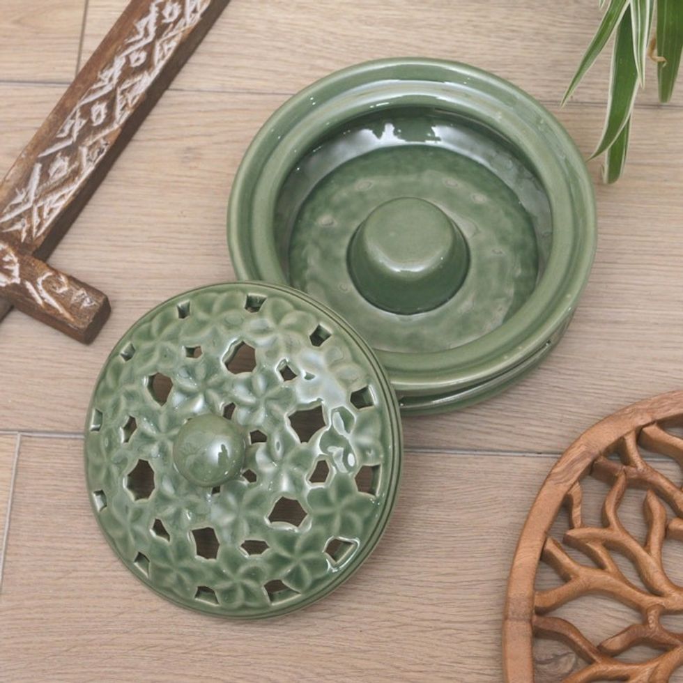 Balinese Handmade Green Porcelain Mosquito Coil Holder 'Plumeria Blooms in Green'