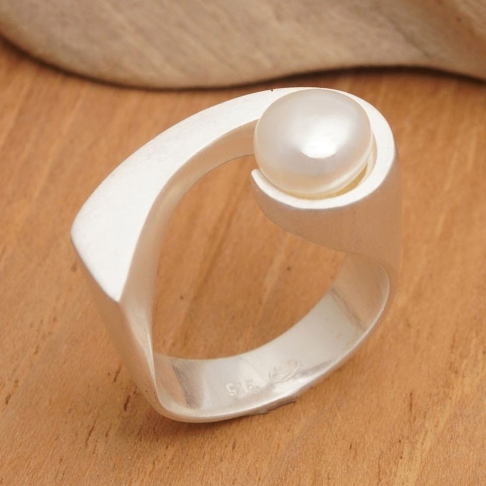 Ocean-Inspired Matte Sterling Silver Ring with White Pearl 'Waves of Uluwatu'