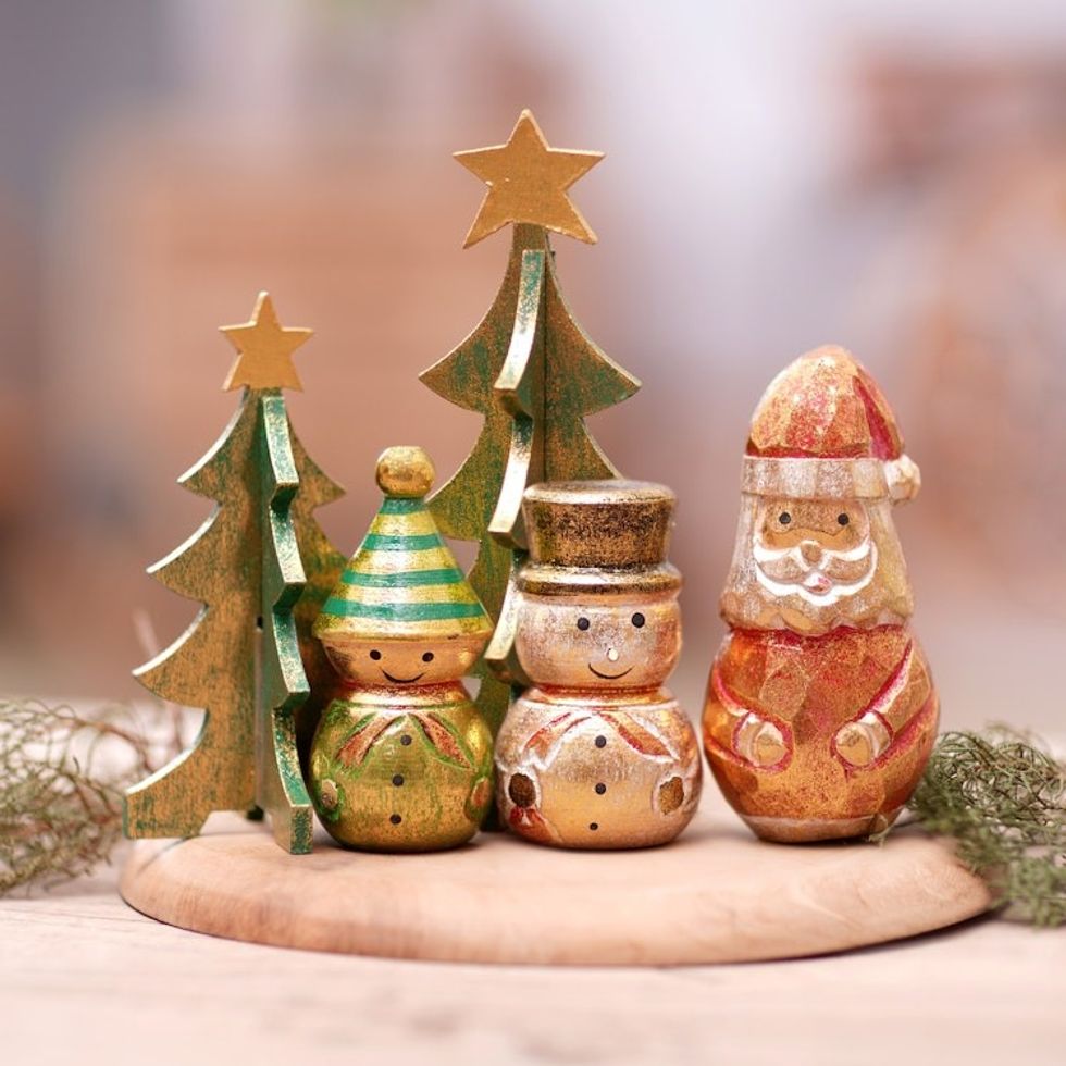 Distressed-Finish Decorative Christmas Accents Set of 5 'Santa and Friends'
