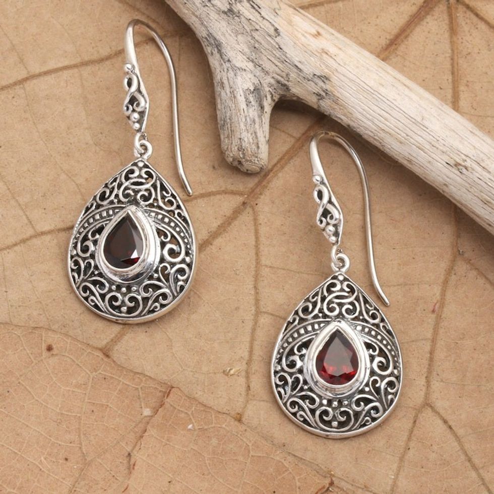 Traditional Two-Carat Faceted Garnet Dangle Earrings 'Regal Paradise in Red'