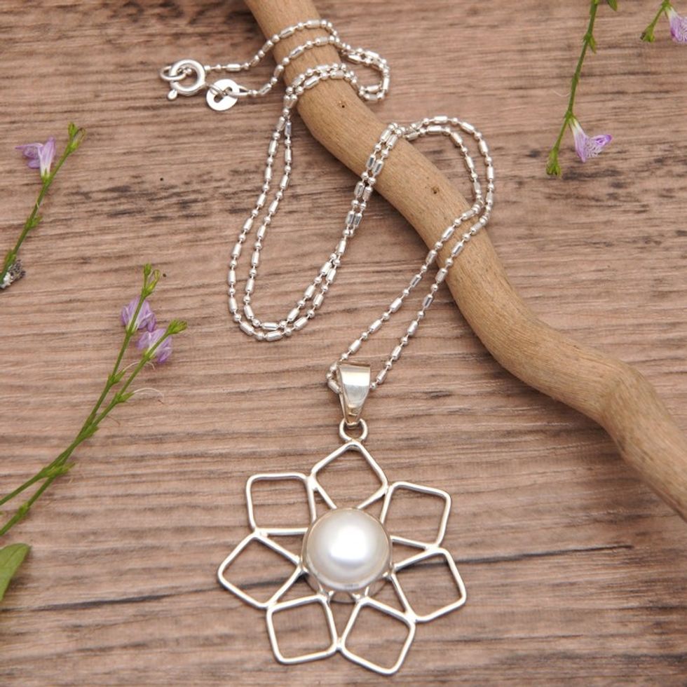 925 Silver Floral Pendant Necklace with Peach Cultured Pearl 'Floral Glare'