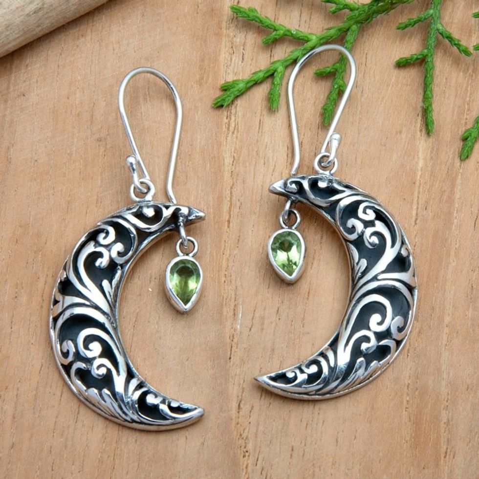 Moon-Shaped Leafy Dangle Earrings with Peridot Jewels 'Fortune Night'