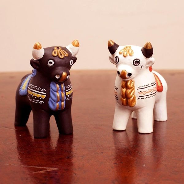 Alternate image for Ornate Brown and White Andean Bull Figurines Pair Little Bulls of Pucara