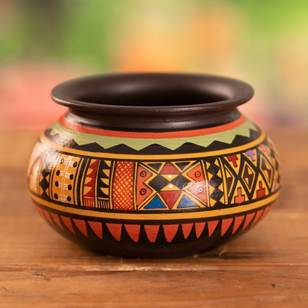 Traditional Ceramic Decorative Vase with a Geometric Pattern 'Viceroyal Cuzco'