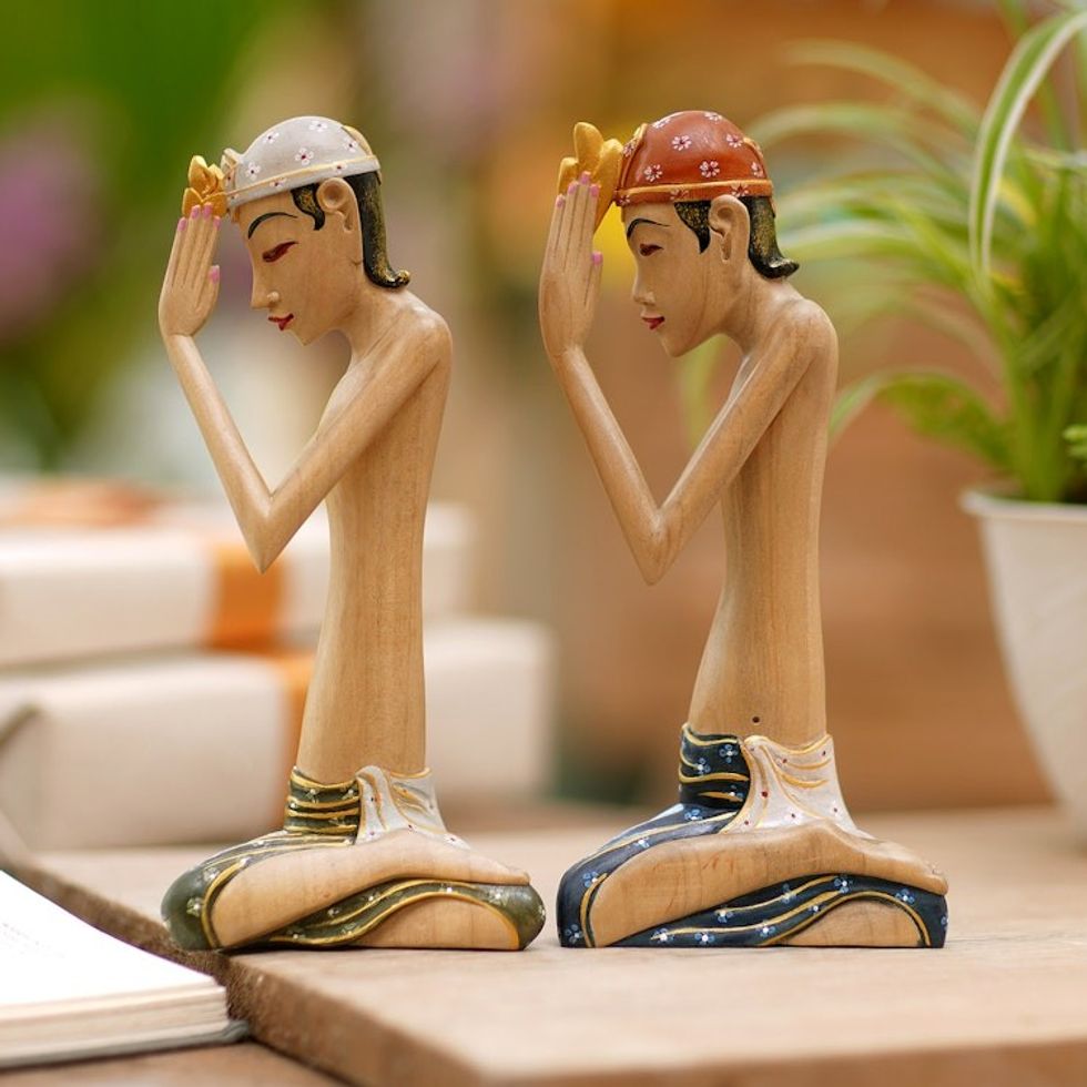 Wood sculptures Pair 'Men Praying'