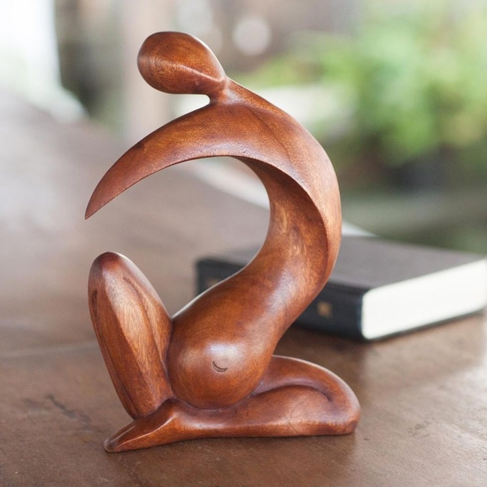 Wood statuette 'Pregnant Grace'