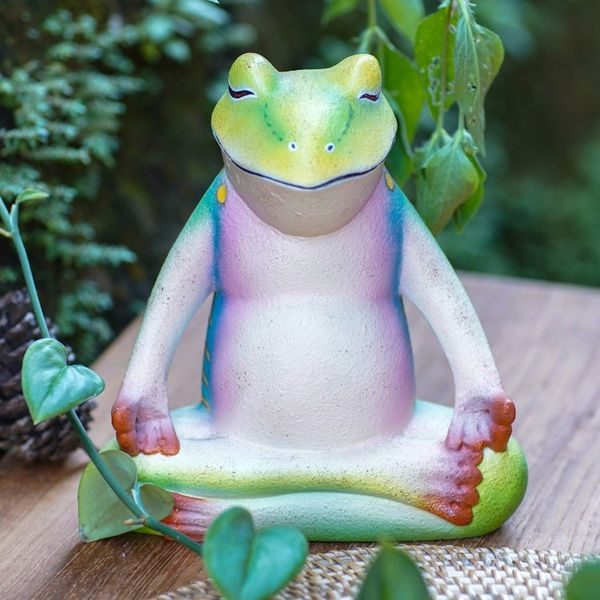 Alternate image for Wood sculpture Tree Frog Meditates