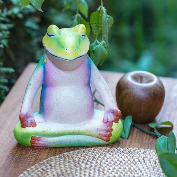 Alternate image for Wood sculpture Tree Frog Meditates