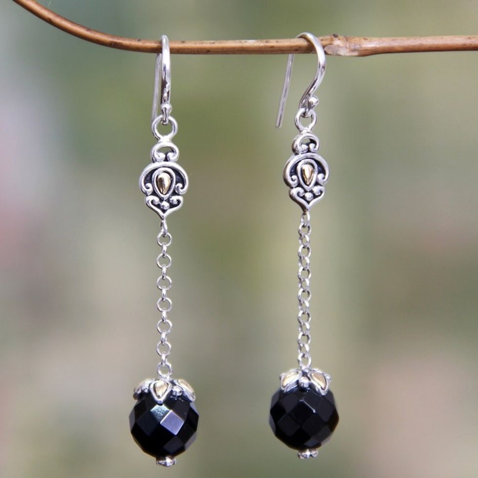 Onyx dangle earrings 'Singaraja Muse'