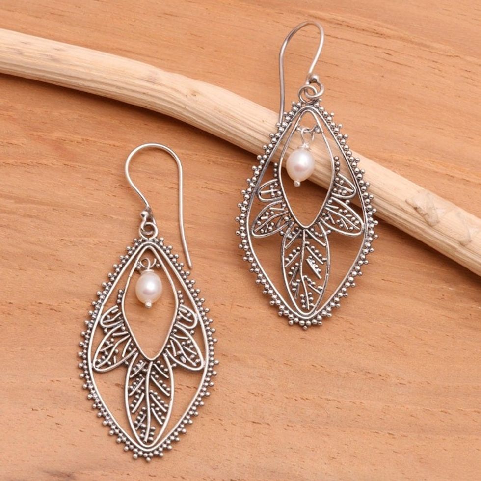 Pearl filigree earrings 'White Dogwood'