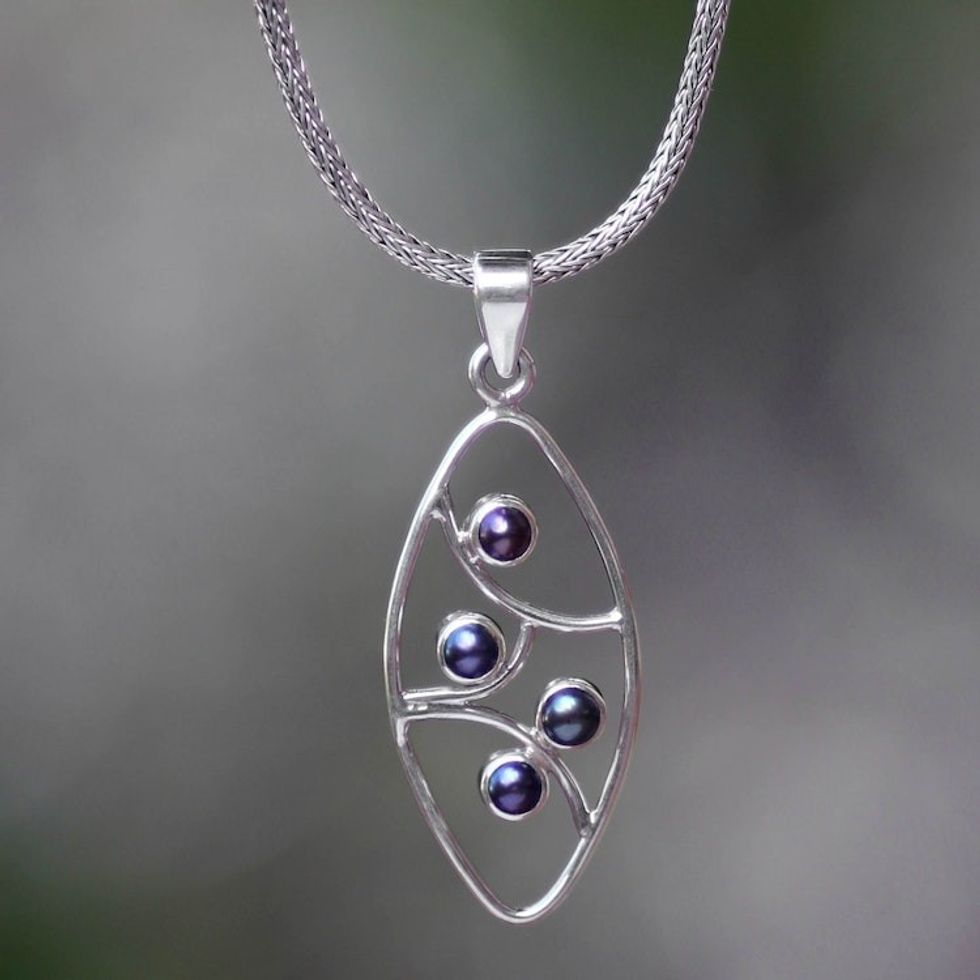Cultured pearl pendant necklace 'Iridescent Hope'