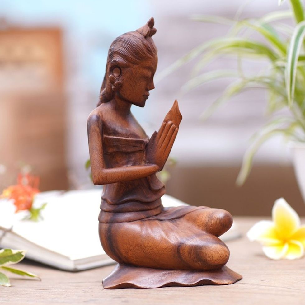 Wood statuette 'Devoted in Prayer'
