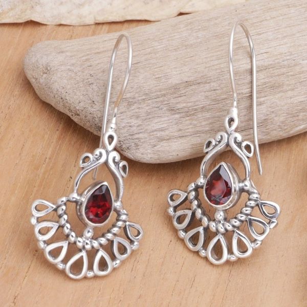 Alternate image for Garnet dangle earrings Frozen Flame