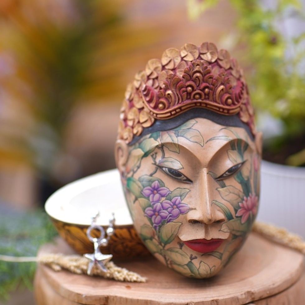 Wood jewelry box 'Flower Woman of Bali'