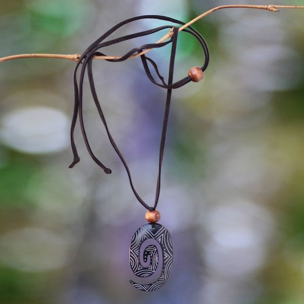 Alternate image for Bone pendant necklace Lifes Energy