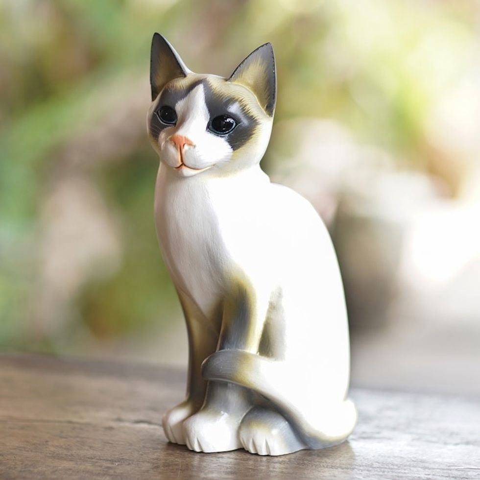 Wood statuette 'Blue Eyed Kitten'