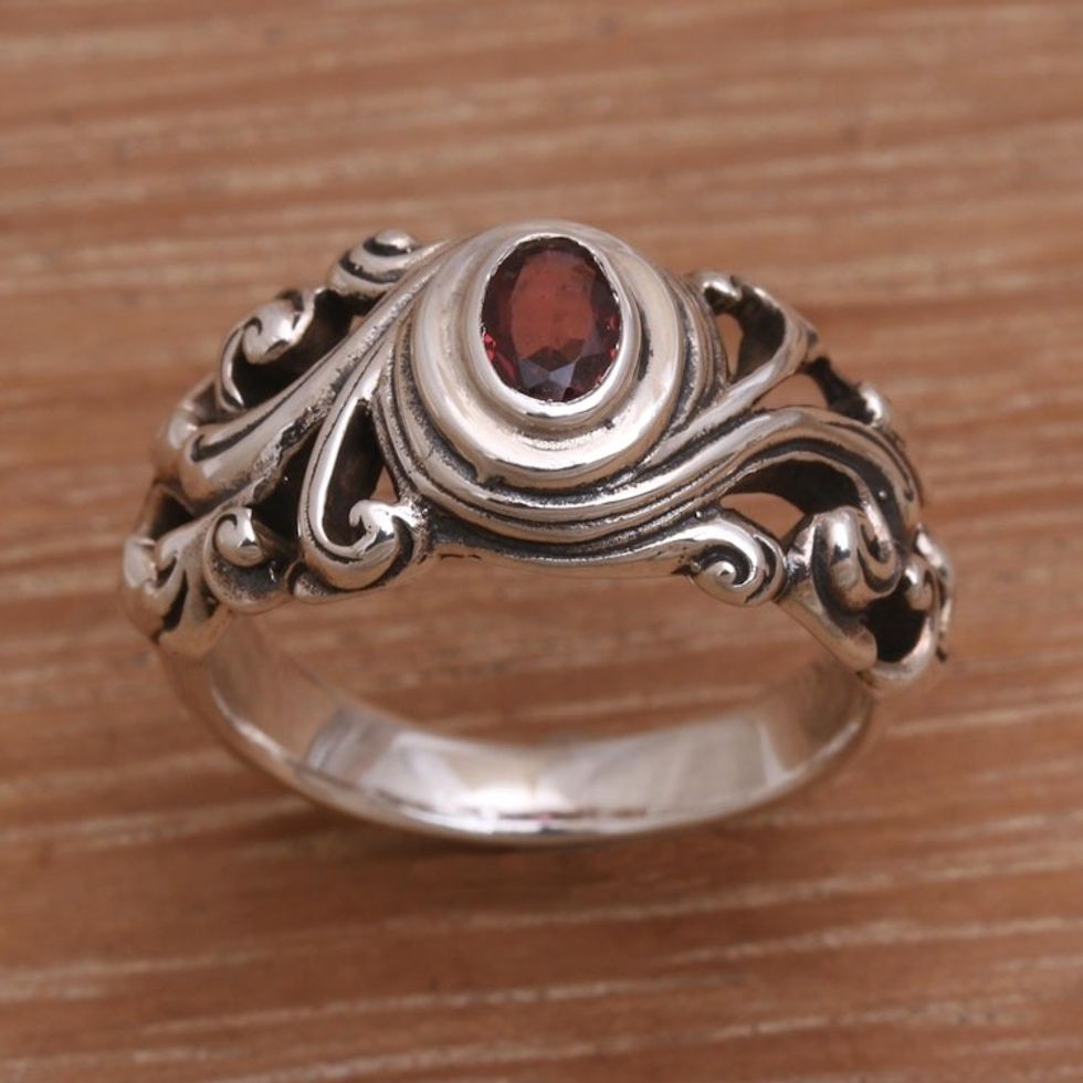 Garnet solitaire ring 'Good Morning'
