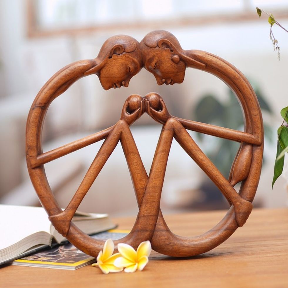 Wood statuette 'Eternal Love'