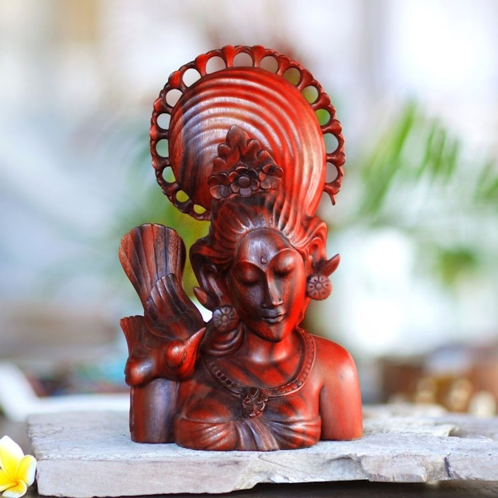 Wood statuette 'Bird Sister'