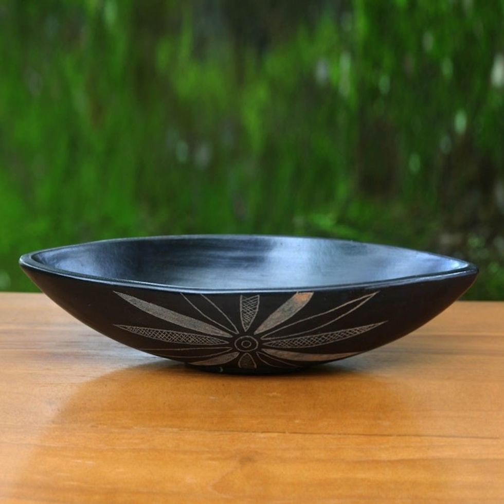 Black Ceramic Serving Bowl with Etched Flower 'Aren Flower'