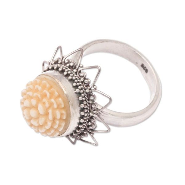 Alternate image for Bone flower ring Seruni White