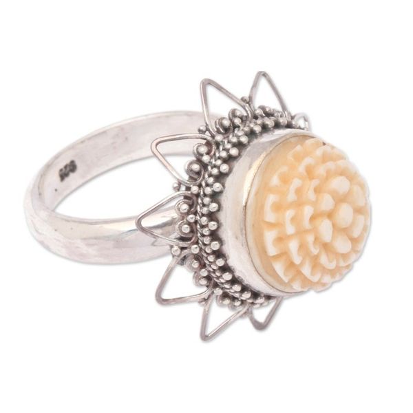 Alternate image for Bone flower ring Seruni White