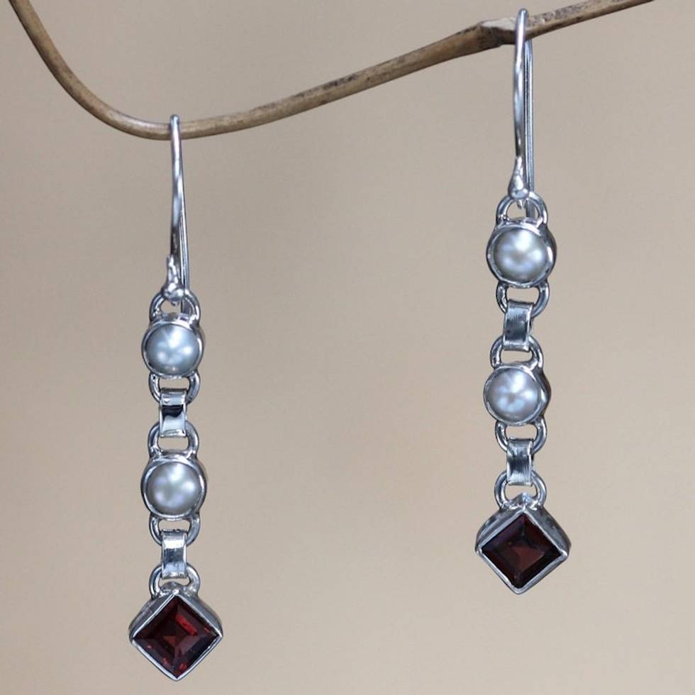 Cultured pearl and garnet dangle earrings 'Dew'