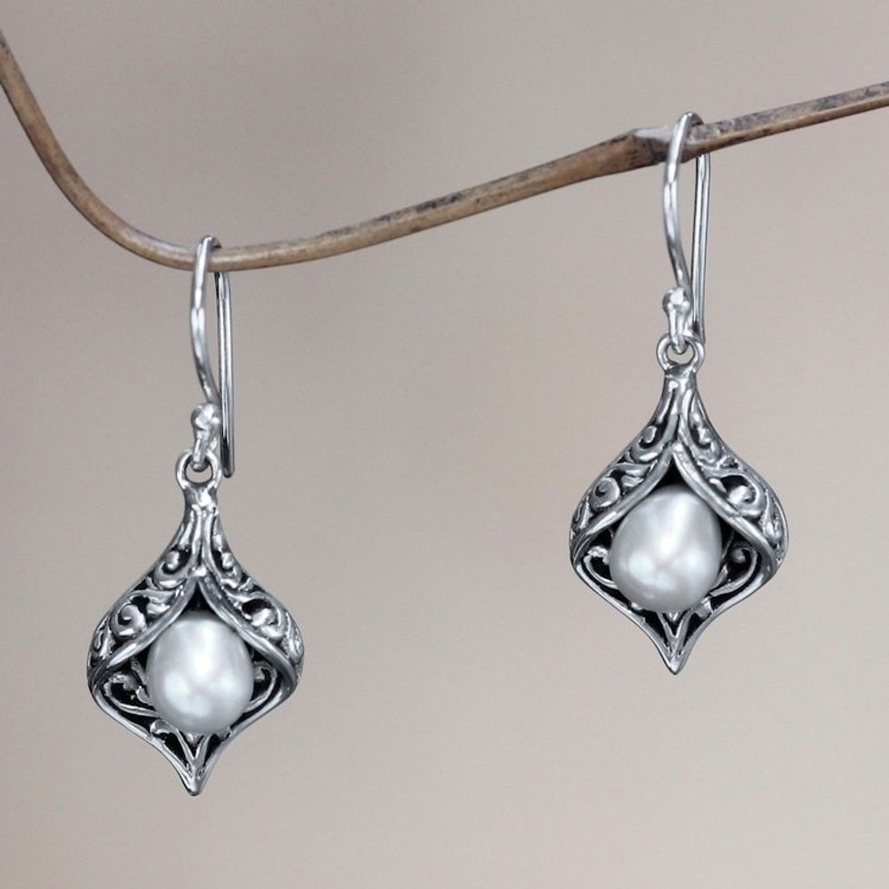 Cultured pearl dangle earrings 'Lily of Bali'